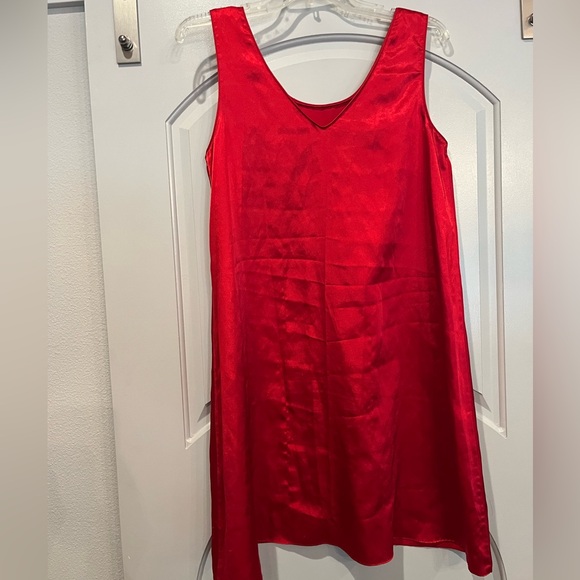 Vintage red satin stellar and celestial embroidered slip style nightgown. GUC! - Picture 4 of 7
